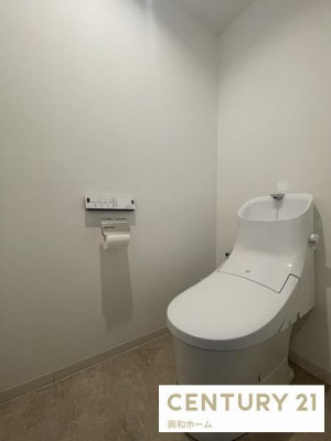 トイレ　温水洗浄便座付きトイレ。