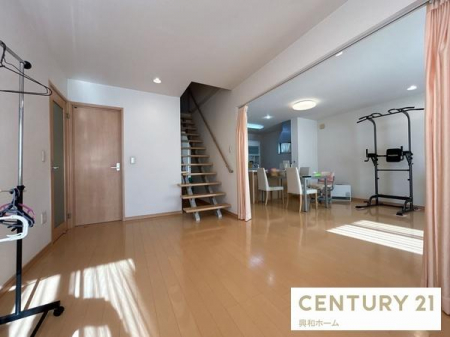 ���r���O�@�Ƌ�̔z�u���y���߁A���Ƒ��ł������Ƃ��߂����ł���\���ȍL���ł��I