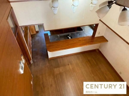 ���r���O�@��26.3����LDK�́A�㕔�������ɂ��J����������A�Ƒ��c���ɑ����������Ԃł��B