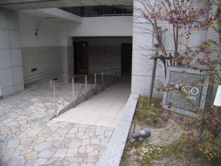 �G���g�����X�@�y���i�z5280���~���Ԏ��F3LDK����L�ʐρF94.16�������[�g�����o���R�j�[�ʐρF10.96�������[�g�����\���F�S�؃R���N���[�g4�K��8�K�������Ǘ��`�ԁF�S���ϑ��E����